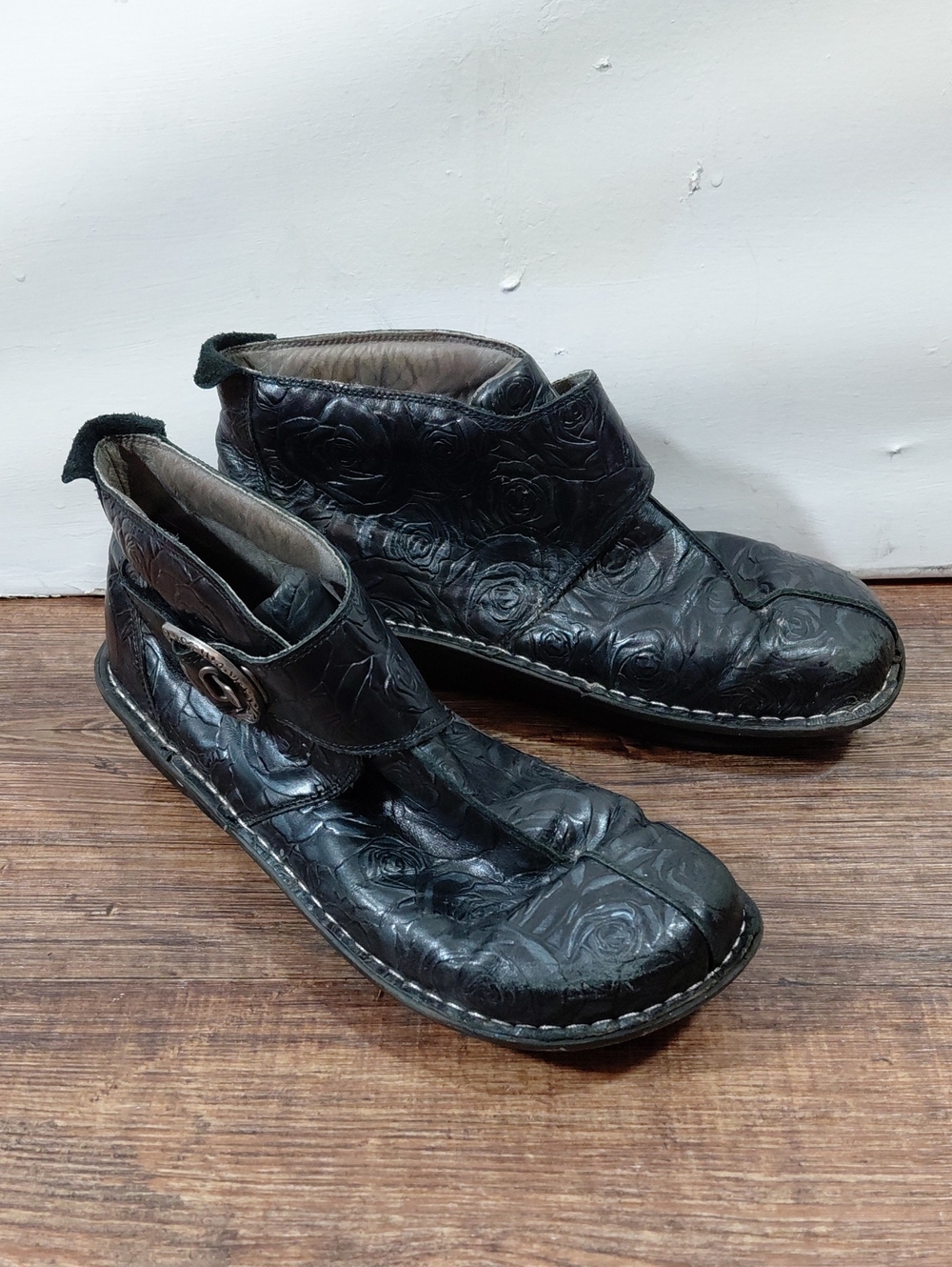 Alegria Black Embossed Floral Leather Casual Ankle Boots Size 10.5
